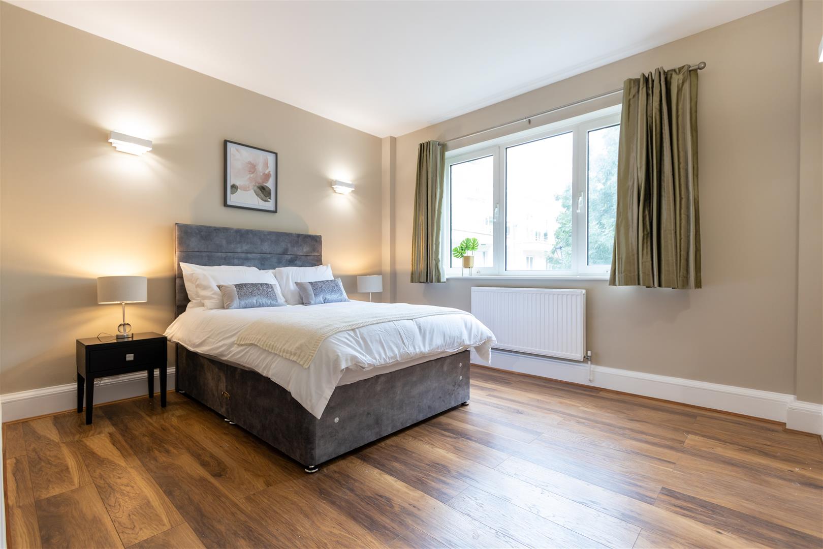 2 bed property in Carlyle Court, London